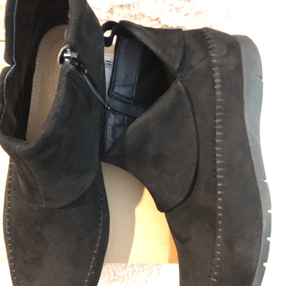Comfort view black suede booties 11W